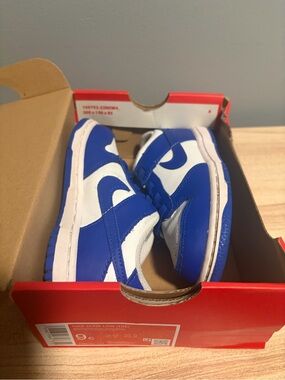 Nike Kids Low-Top Sneakers in Blue and White